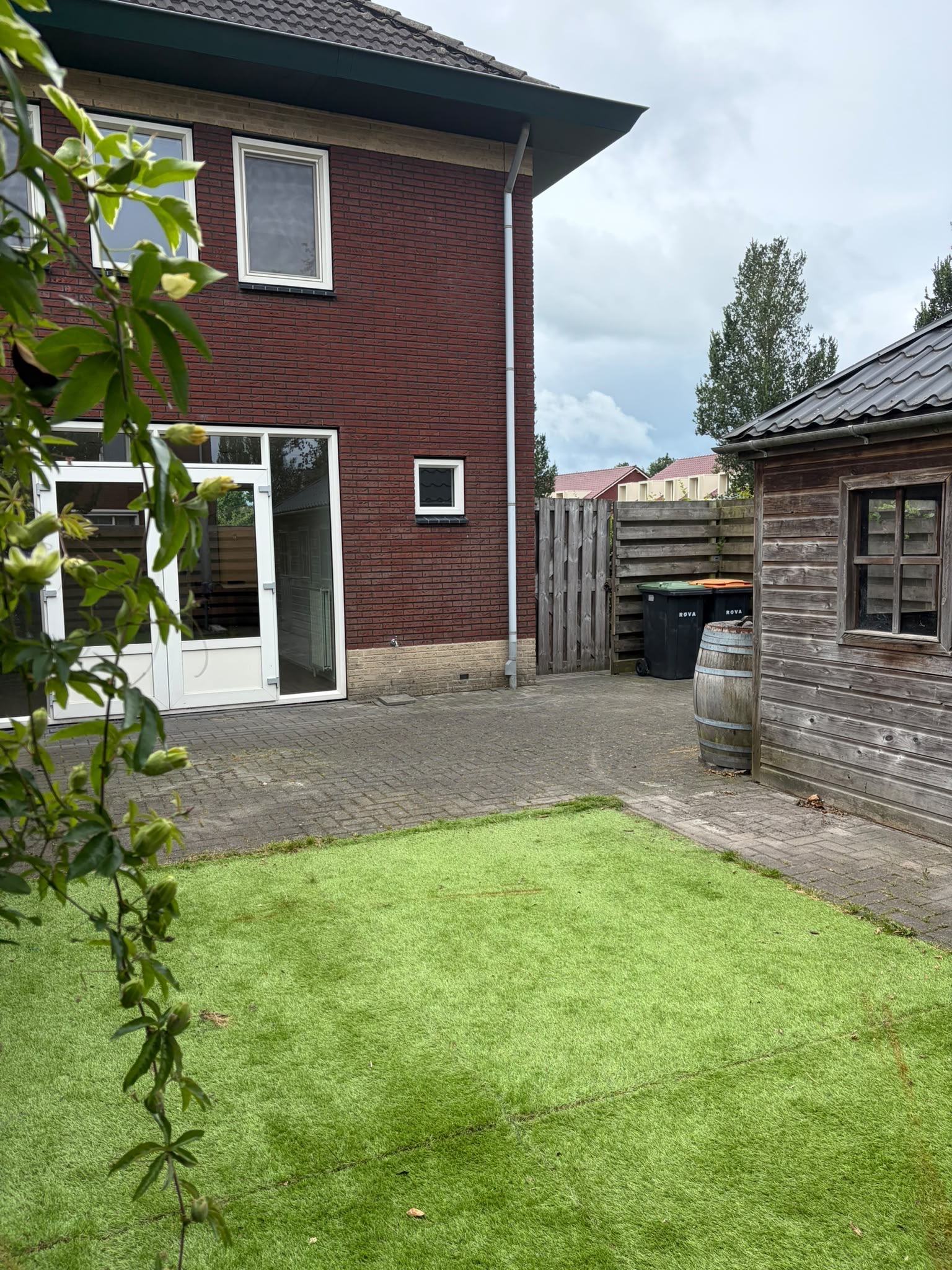 Achtergevel en tuin
