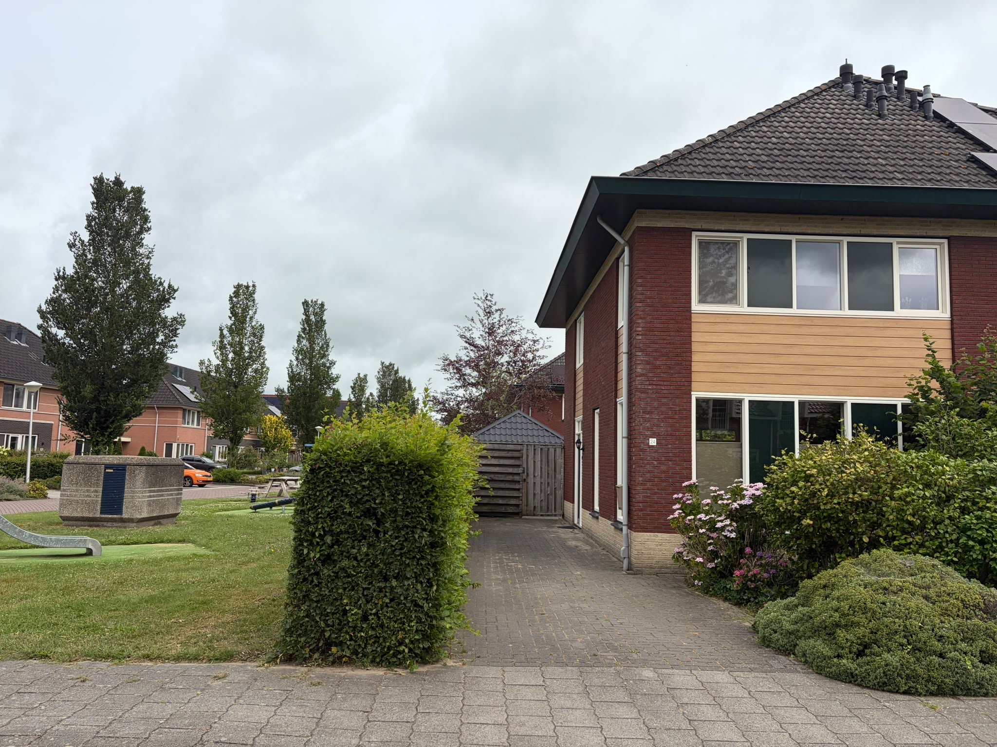 Voorgevel en oprit