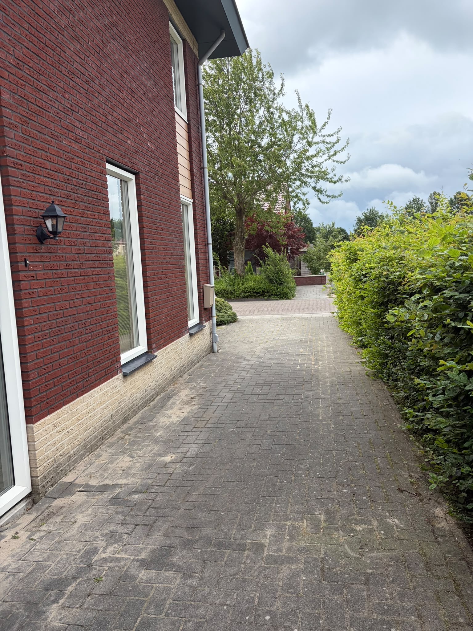 Zijpad naast de woning